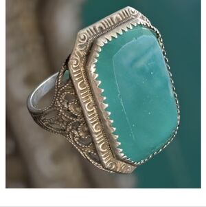 Elegant Art Deco Sterling Silver and Green Gemstone Ring 7